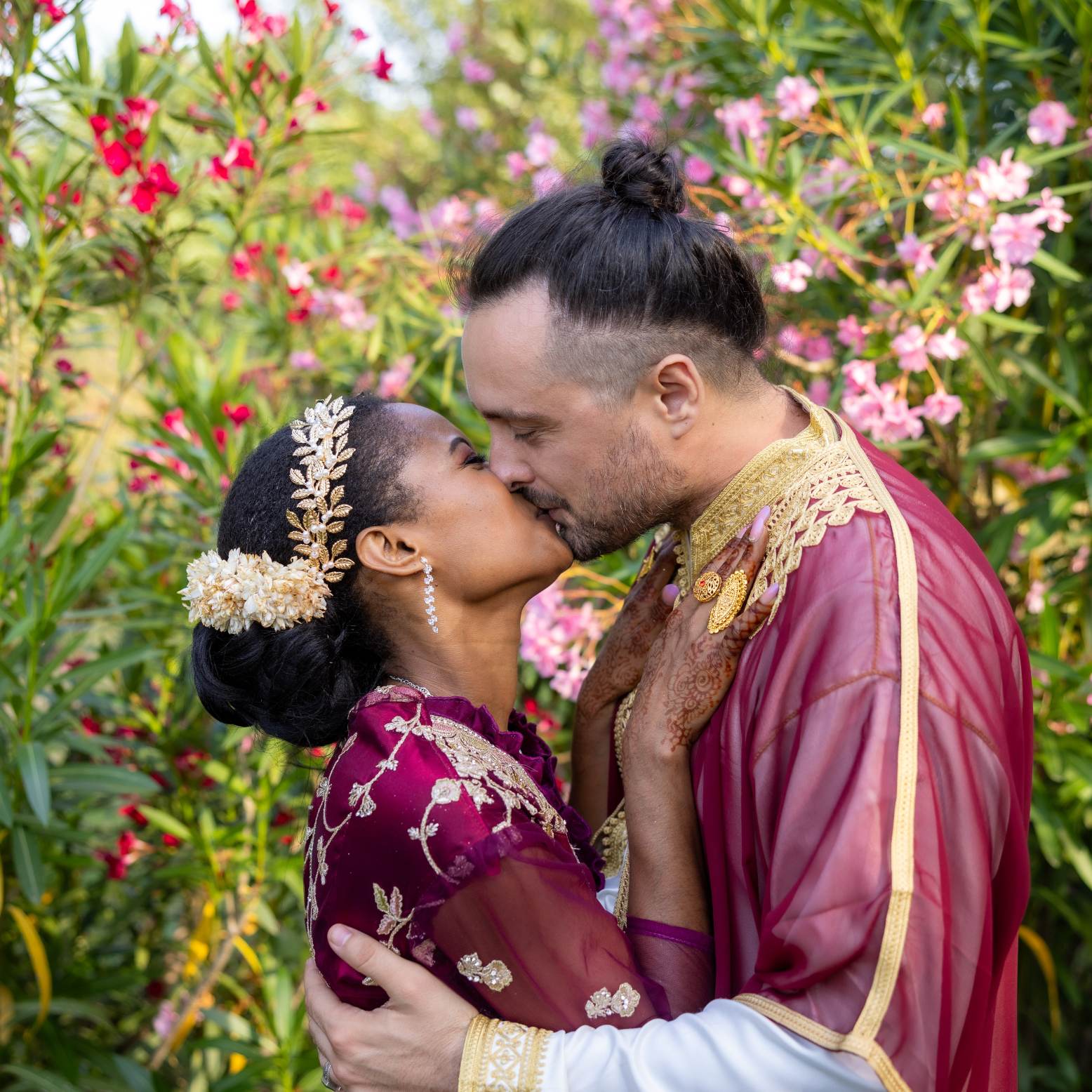 Photo de mariage à Toulouse – Mariés qui s'embrassent