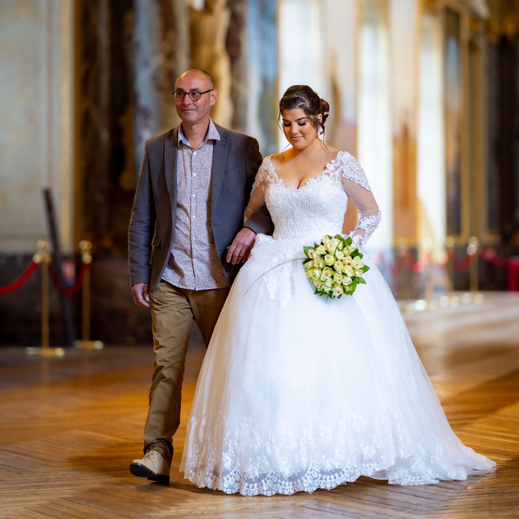 Photo de mariage à Toulouse – Mariée accompagnée de son papa